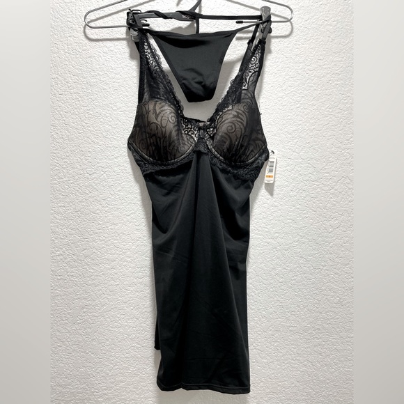 Sexy lingerie set w/ G-string. - Picture 1 of 3